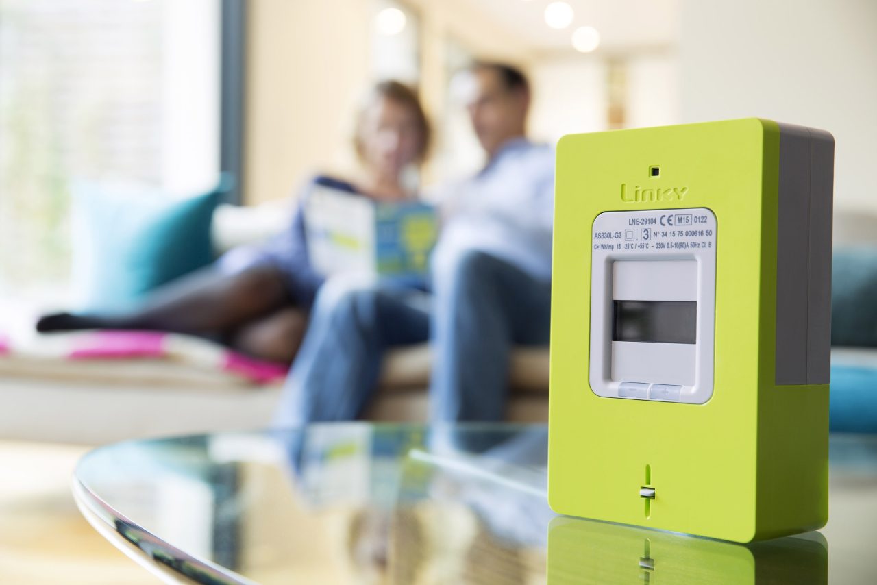 Photographie corporate du compteur Linky, mise en scène avec comédiens