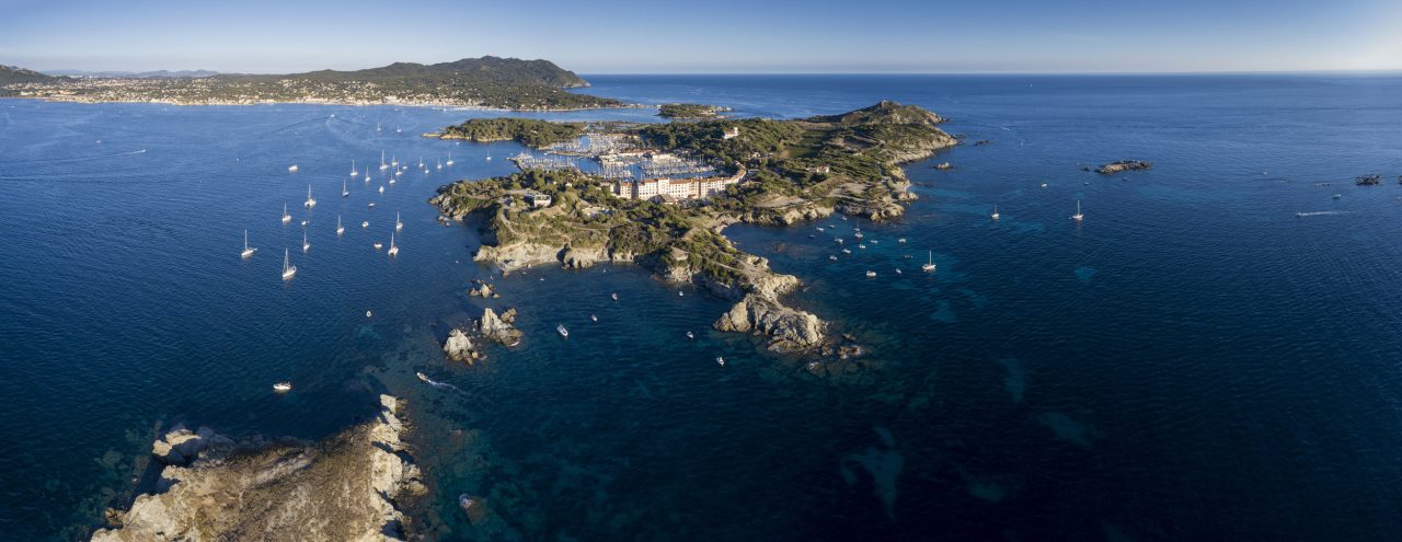 Photographie aérienne panoramique par drone de l'archipel des Embiez
